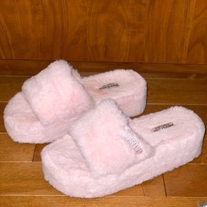 Juicy Couture Wonderer Blush, Size 7